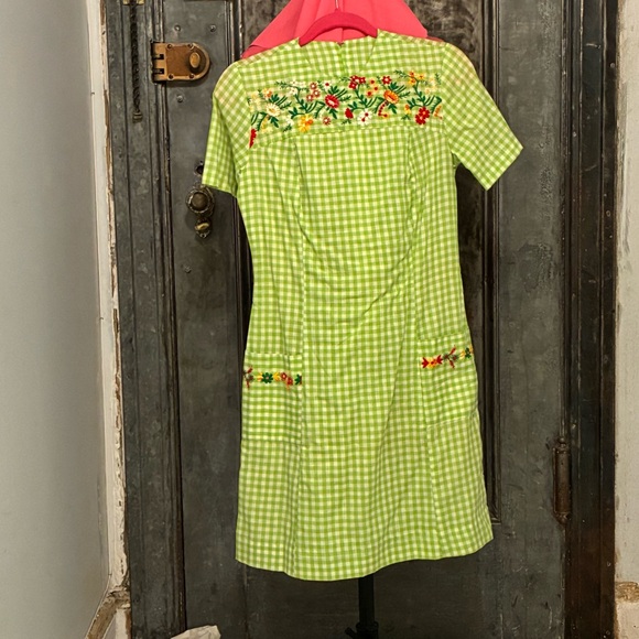 S Adorable  vintage 60s 70s  Sears bright floral embroidered lime green check - Picture 1 of 7